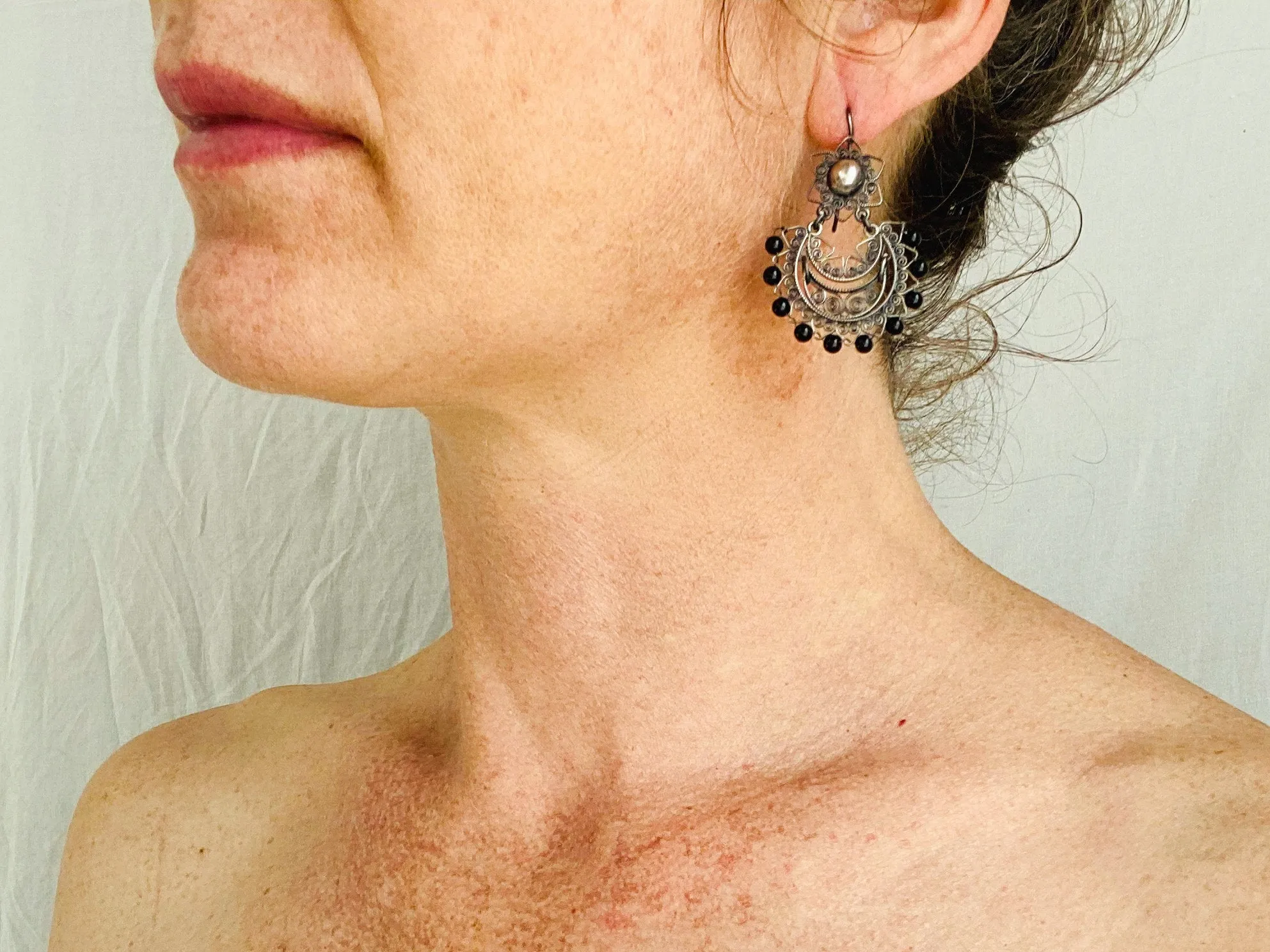 Vintage Oaxacan Filigree Earrings With Onyx. Sterling Silver. Mexico. Frida Kahlo
