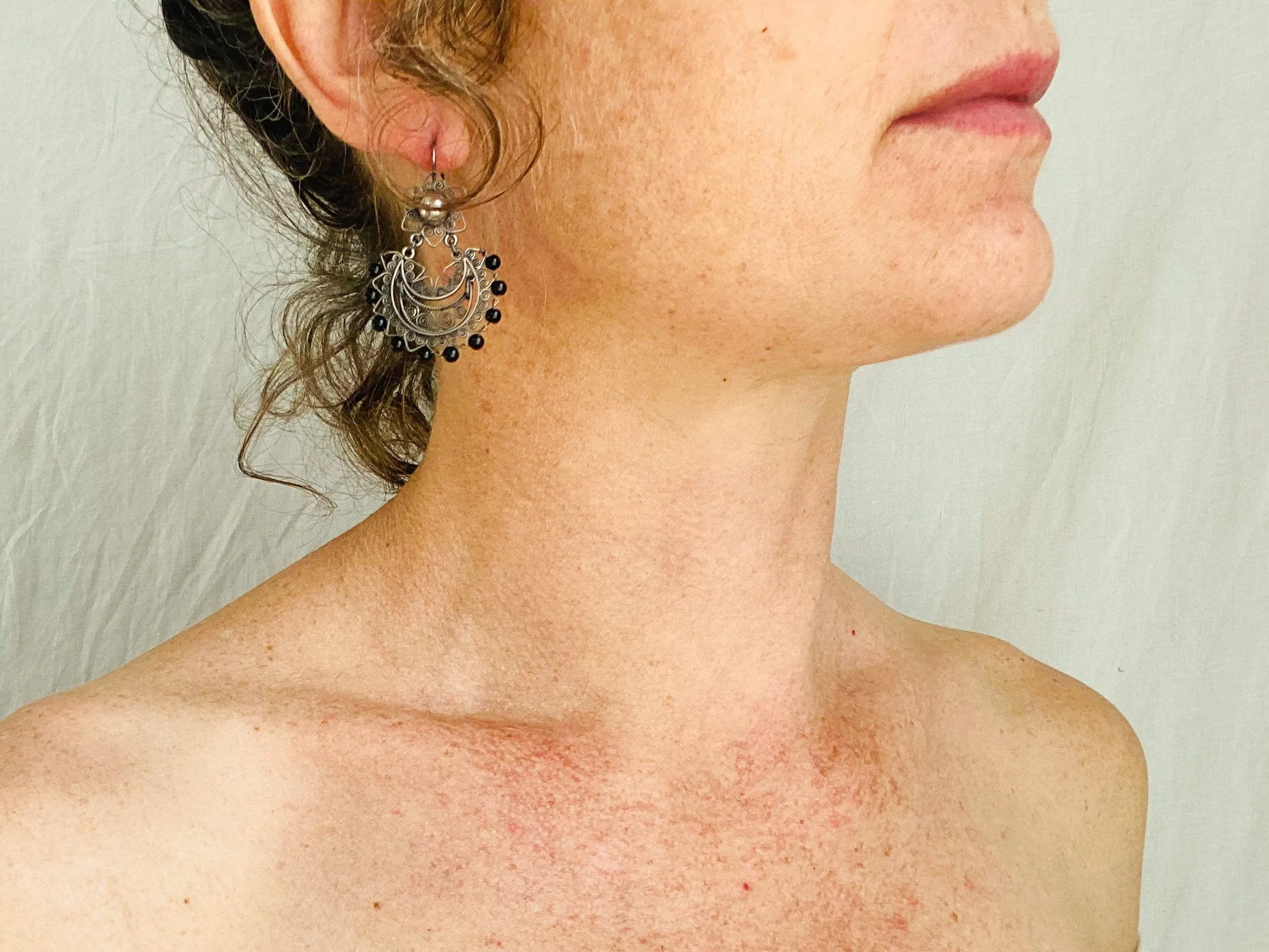 Vintage Oaxacan Filigree Earrings With Onyx. Sterling Silver. Mexico. Frida Kahlo